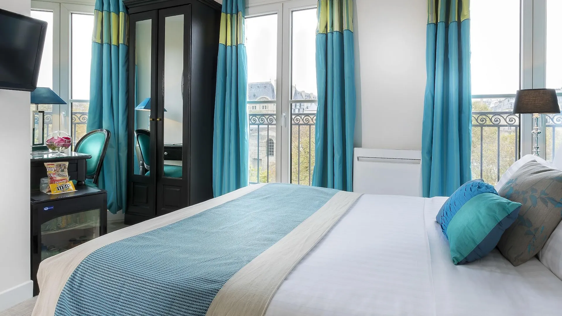 Cluny Square 3*