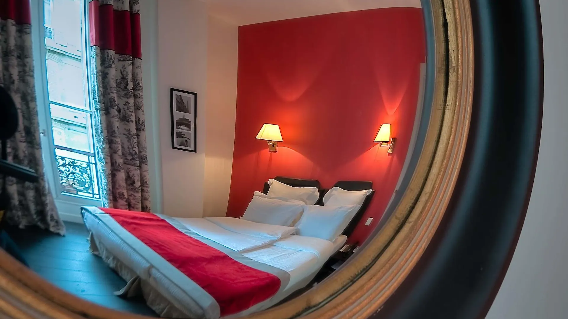Cluny Square Hotel 3*