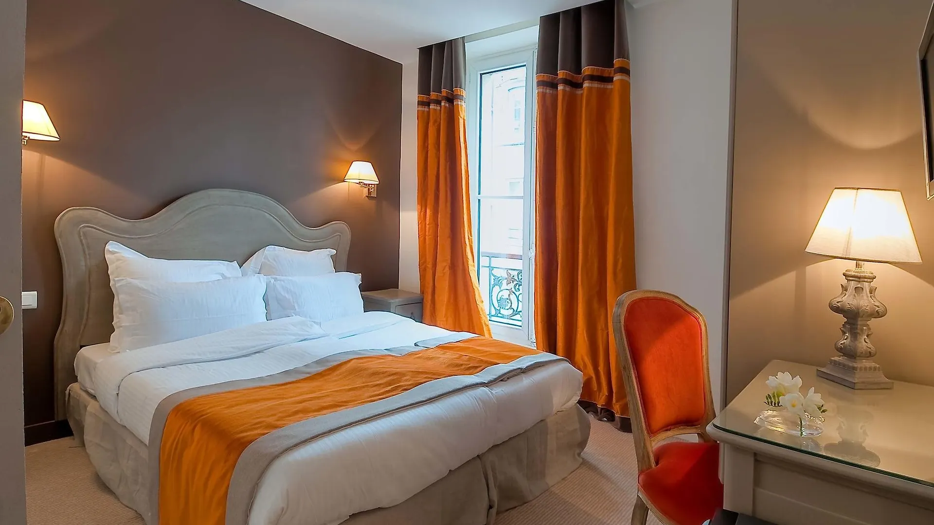 Cluny Square Hotel