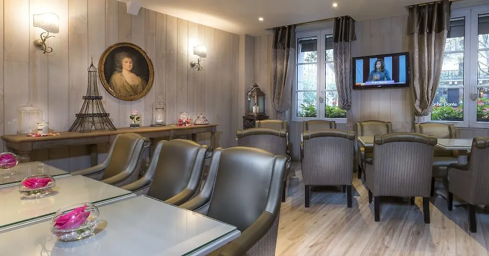 Cluny Square 3*