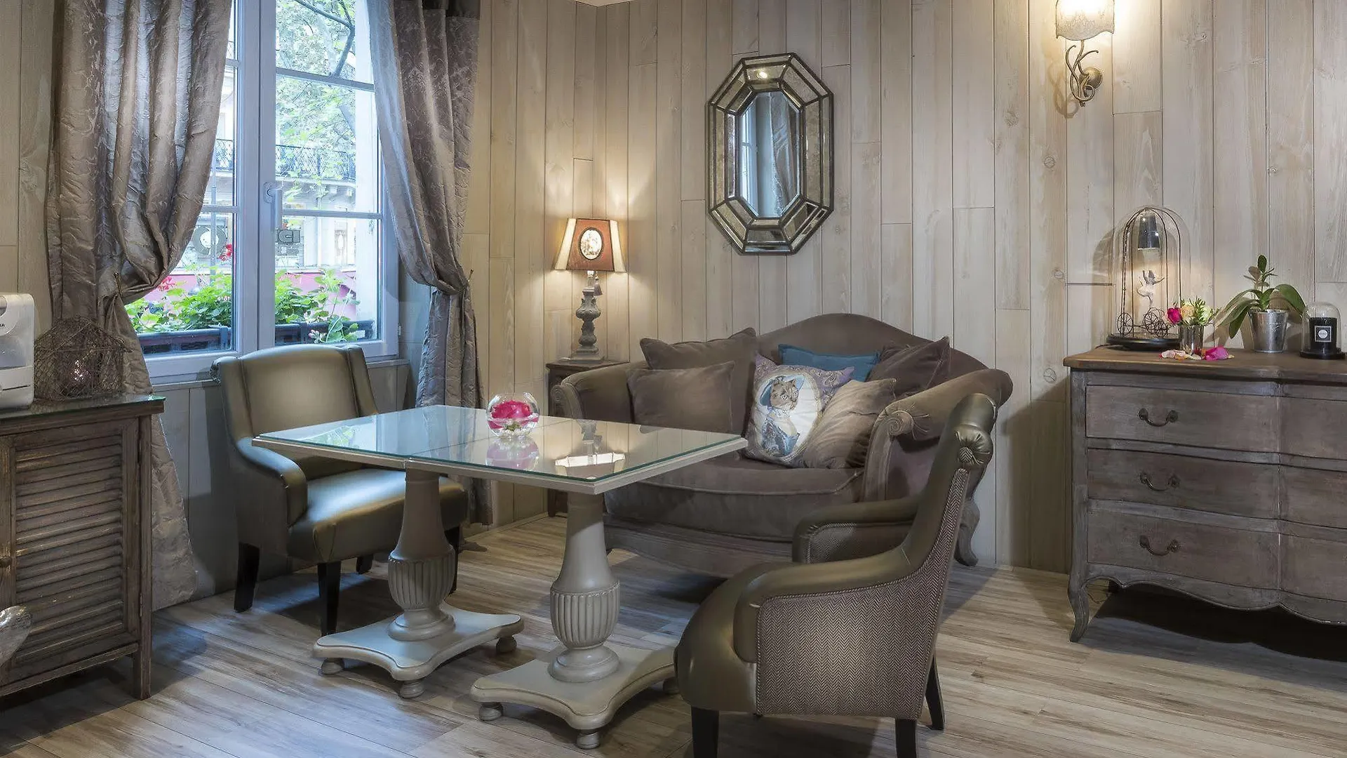 Cluny Square Hotel 3*